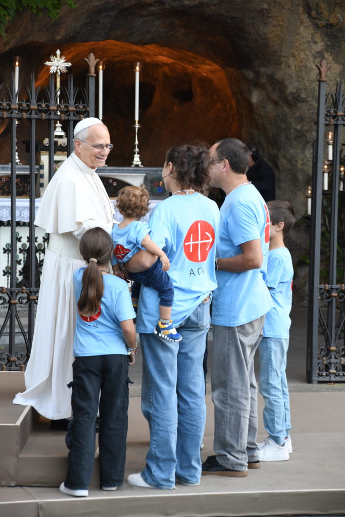 Un millón de niños rezan el Rosario